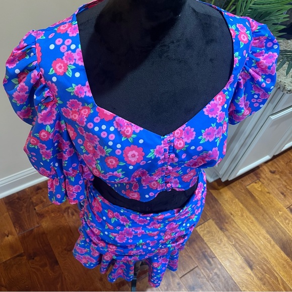 ‼️SALE‼️Boohoo DITSY FLORAL PUFF SLEEVE TOP & RUFFLE MINI SKIRT SET 10 - Picture 3 of 9